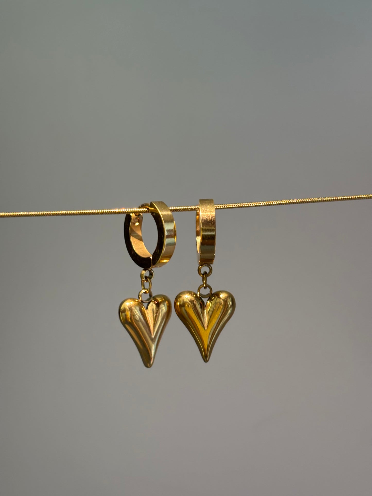 Lover dangling