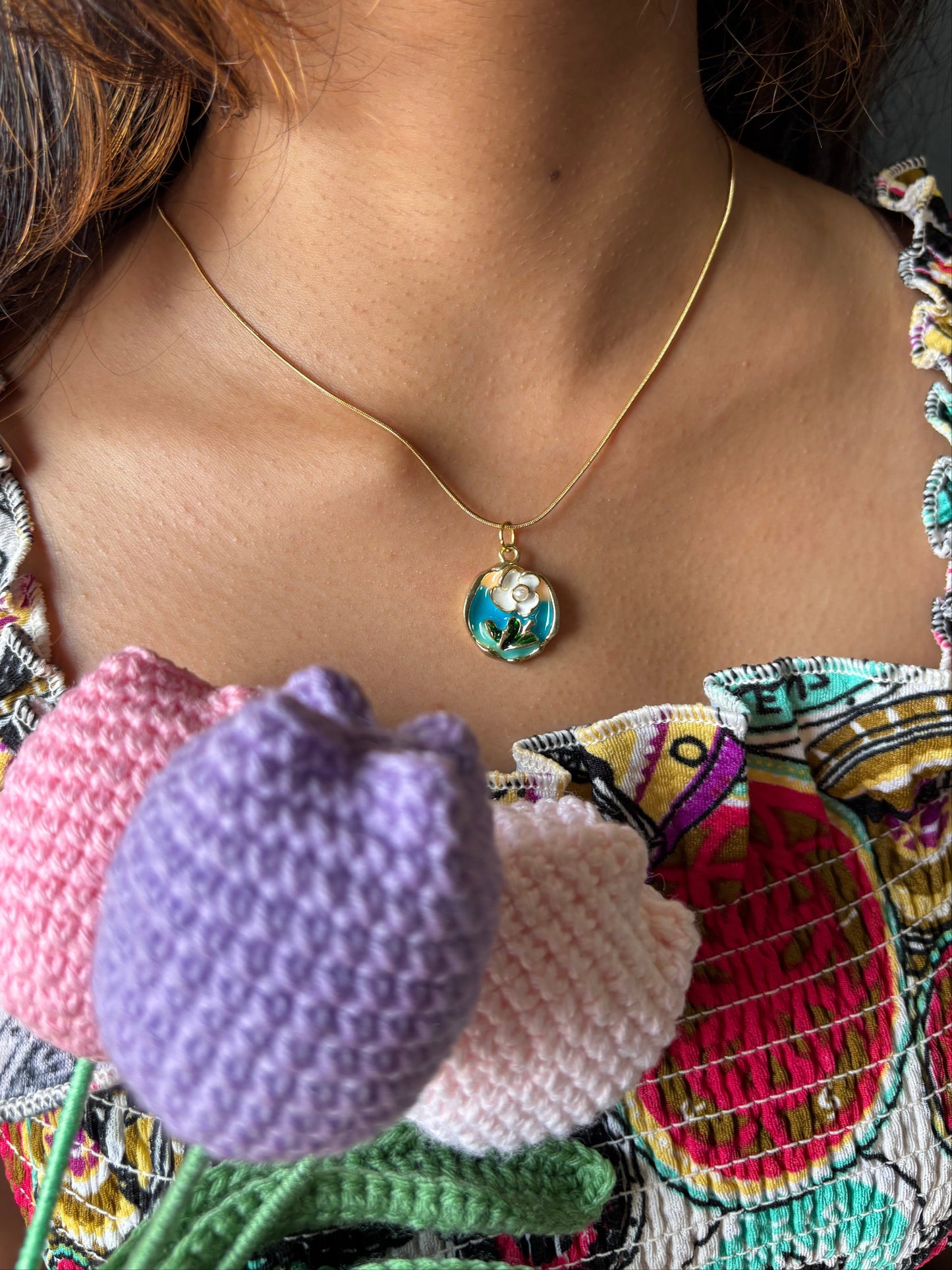 lily embossed necklace