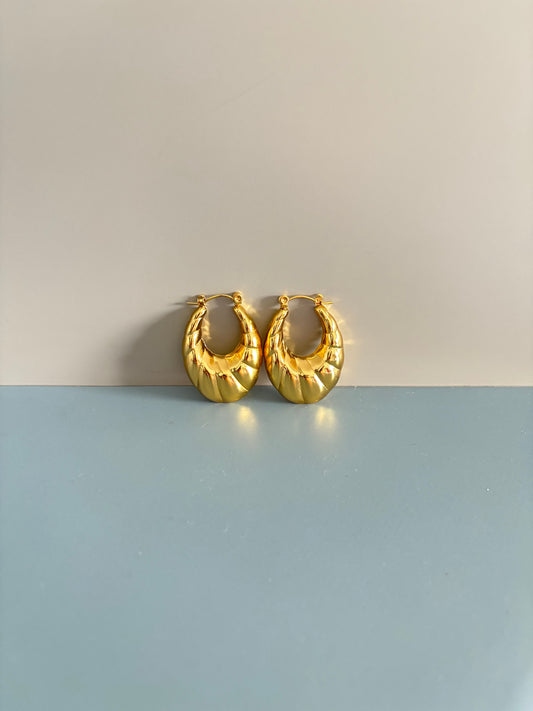 Bella hoops